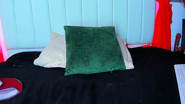 caro lyne  online show from September 15, 2025, 7:03 pm