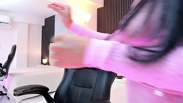 Madiee Rhea online show from February 2, 2026, 7:34 pm