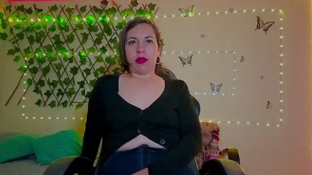 Lady breaks hearts online show from October 18, 2025, 10:16 am