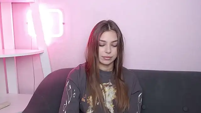 Snapshot of MilanaAngelAs chatting on February 16, 2026, 5:47 am MilanaAngelAs online show from February 16, 2026, 5:47 am