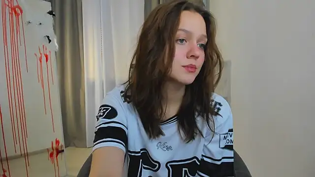 Addelin Moon online show from October 24, 2025, 4:14 pm