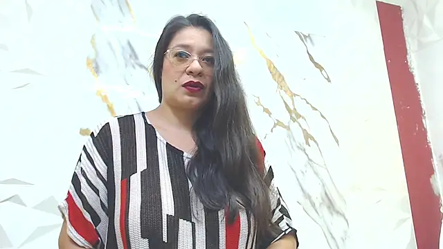 Snapshot of MiaCallie chatting on October 30, 2025, 2:02 am MiaCallie online show from October 30, 2025, 2:02 am