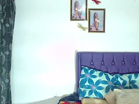 Snapshot of KandyHot_ chatting on February 15, 2026, 1:24 am KandyHot online show from February 15, 2026, 1:24 am