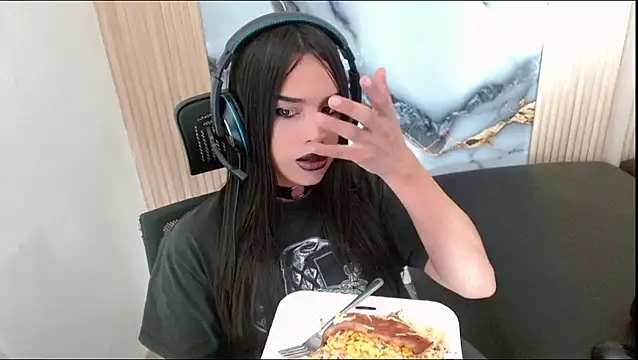 Dollbehavior  online show from September 21, 2025, 2:35 am