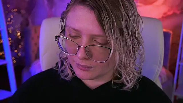 Snapshot of CoolTatis chatting on February 9, 2026, 2:10 pm CoolTatis online show from February 9, 2026, 2:10 pm