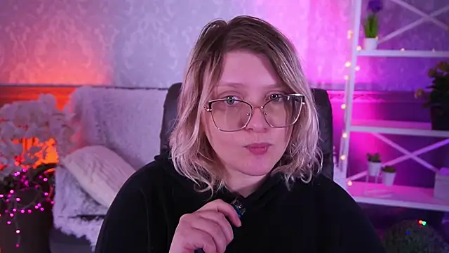 Snapshot of CoolTatis chatting on February 10, 2026, 7:12 am CoolTatis online show from February 10, 2026, 7:12 am