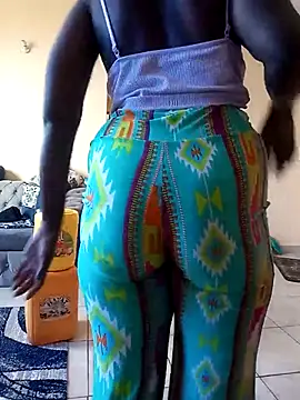 zainabsmile online show from November 5, 2025, 12:05 pm