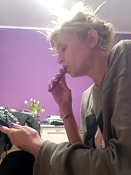 Snapshot of BritneyHudson chatting on March 3, 2026, 6:08 am BritneyHudson online show from March 3, 2026, 6:08 am