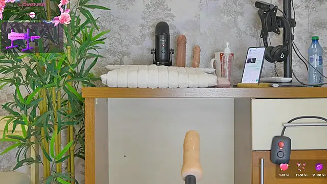 Snapshot of YourBurnWish chatting on October 14, 2025, 7:14 pm YourBurnWish online show from October 14, 2025, 7:14 pm