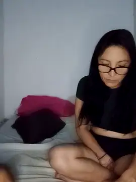 KarameloVzla online show from December 17, 2025, 2:39 am