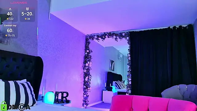 Snapshot of MashaReed_ chatting on November 15, 2025, 9:43 pm MashaReed online show from November 15, 2025, 9:43 pm