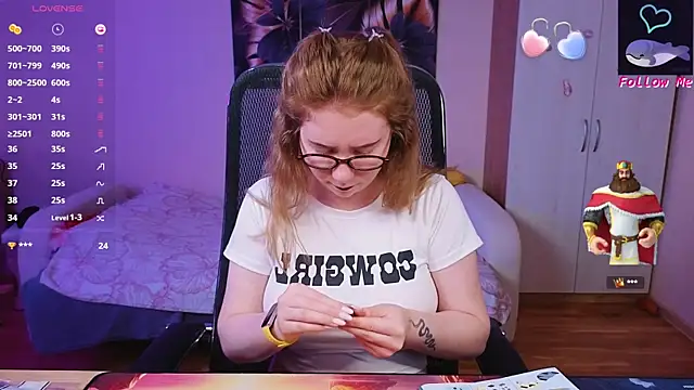 D0nna  online show from September 9, 2025, 10:09 pm