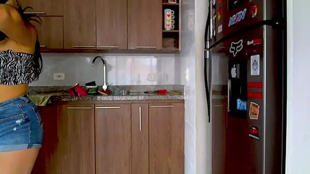 Snapshot of adan_eva960 chatting on December 20, 2024, 4:04 pm adan eva960 online show from December 20, 2024, 4:04 pm