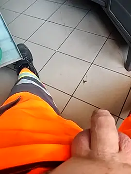 Snapshot of Szeltolo001 chatting on October 31, 2025, 1:23 pm Szeltolo001 online show from October 31, 2025, 1:23 pm