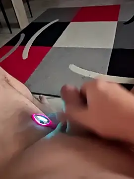 Snapshot of Szeltolo001 chatting on December 23, 2025, 4:54 am Szeltolo001 online show from December 23, 2025, 4:54 am