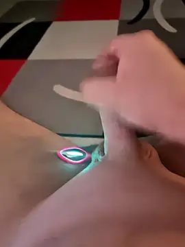 Snapshot of Szeltolo001 chatting on January 6, 2026, 3:32 am Szeltolo001 online show from January 6, 2026, 3:32 am