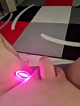 Snapshot of Szeltolo001 chatting on January 9, 2026, 4:37 am Szeltolo001 online show from January 9, 2026, 4:37 am