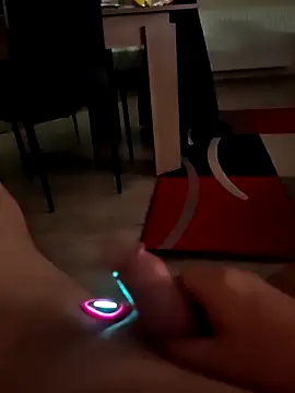 Snapshot of Szeltolo001 chatting on February 6, 2026, 3:22 am Szeltolo001 online show from February 6, 2026, 3:22 am