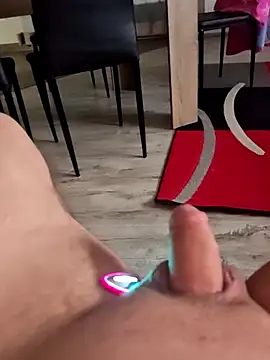 Snapshot of Szeltolo001 chatting on February 7, 2026, 4:27 am Szeltolo001 online show from February 7, 2026, 4:27 am