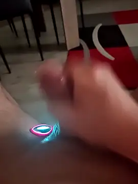 Snapshot of Szeltolo001 chatting on February 9, 2026, 3:43 am Szeltolo001 online show from February 9, 2026, 3:43 am