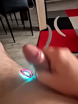 Snapshot of Szeltolo001 chatting on February 10, 2026, 3:10 am Szeltolo001 online show from February 10, 2026, 3:10 am