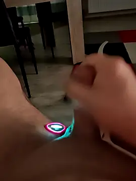 Snapshot of Szeltolo001 chatting on February 12, 2026, 3:34 am Szeltolo001 online show from February 12, 2026, 3:34 am