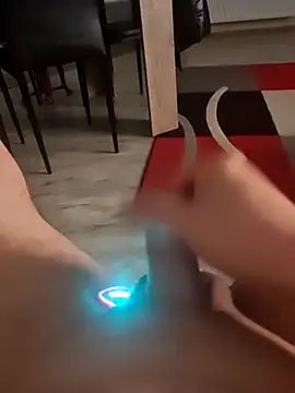 Snapshot of Szeltolo001 chatting on February 13, 2026, 3:57 am Szeltolo001 online show from February 13, 2026, 3:57 am