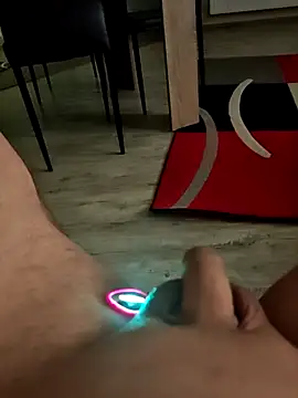 Snapshot of Szeltolo001 chatting on February 14, 2026, 3:14 am Szeltolo001 online show from February 14, 2026, 3:14 am