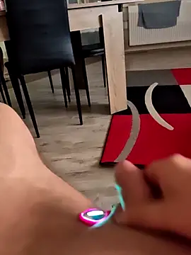 Snapshot of Szeltolo001 chatting on February 15, 2026, 5:26 am Szeltolo001 online show from February 15, 2026, 5:26 am