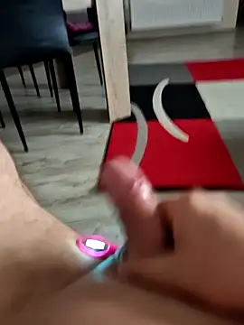 Snapshot of Szeltolo001 chatting on February 26, 2026, 4:22 am Szeltolo001 online show from February 26, 2026, 4:22 am