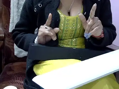 momo lov online show from December 24, 2024, 8:00 am