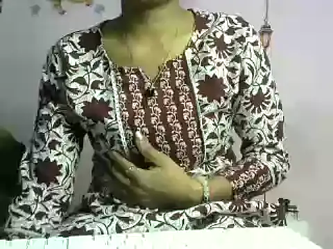 momo lov online show from January 2, 2025, 10:48 am