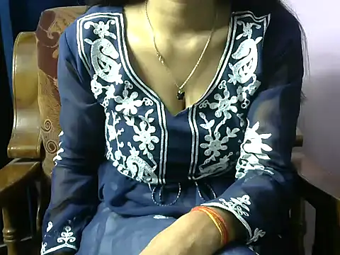 momo lov online show from January 28, 2025, 5:00 am