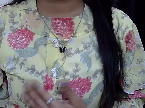 momo lov online show from March 8, 2025, 5:28 am