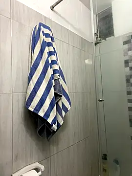 CahitlinBell online show from November 28, 2025, 11:40 pm