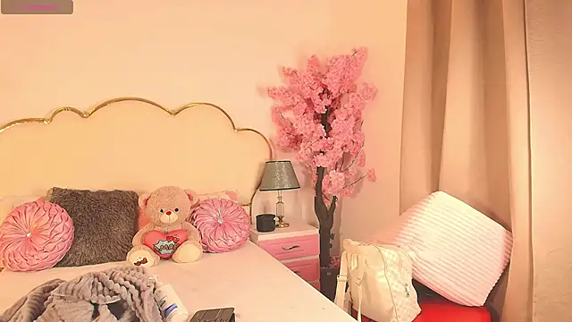 CahitlinBell online show from April 17, 2026, 6:05 am