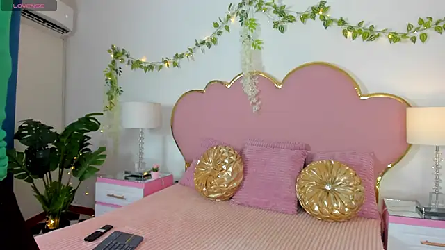 EmmaCrush online show from September 13, 2025, 8:52 pm