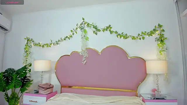 EmmaCrush online show from September 28, 2025, 9:09 pm