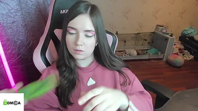 Snapshot of Crazy_forest_fairy chatting on February 5, 2026, 10:25 pm Crazy forest fairy online show from February 5, 2026, 10:25 pm