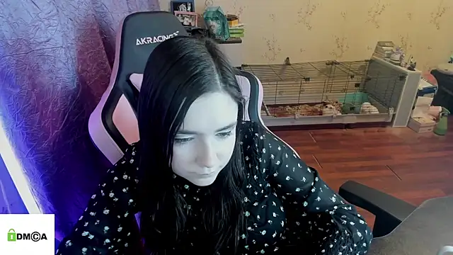 Snapshot of Crazy_forest_fairy chatting on April 1, 2026, 10:18 pm Crazy forest fairy online show from April 1, 2026, 10:18 pm