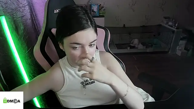 Snapshot of Crazy_forest_fairy chatting on April 6, 2026, 4:46 am Crazy forest fairy online show from April 6, 2026, 4:46 am