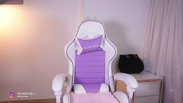 ashley2004 x online show from March 23, 2026, 8:24 pm