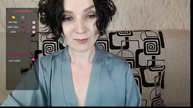 TinaWince online show from March 22, 2025, 9:45 am