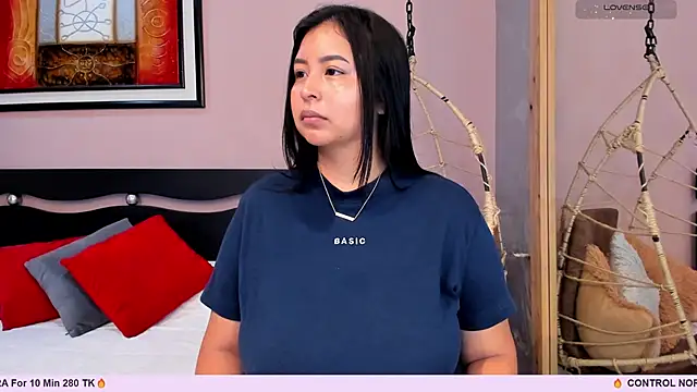  alaiasmile  online show from November 7, 2025, 11:43 am