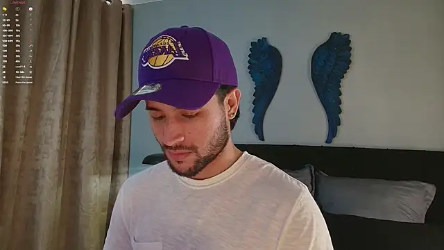 Snapshot of Valentinoford chatting on February 25, 2026, 9:13 pm Valentinoford online show from February 25, 2026, 9:13 pm