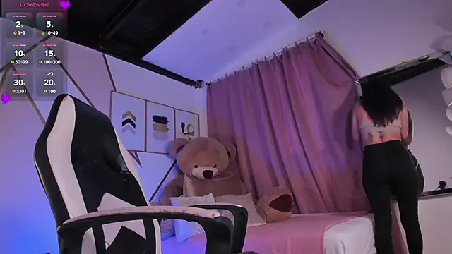 maye wells online show from February 17, 2025, 5:43 pm