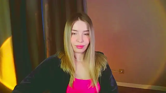 mia raspberrie online show from January 11, 2025, 11:12 am