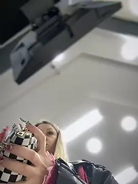 Teya moon  online show from December 6, 2024, 11:33 am