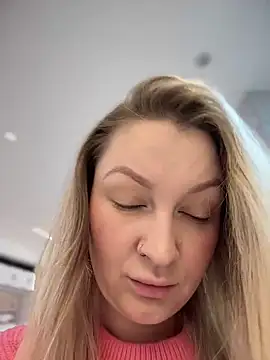 Teya moon  online show from December 19, 2024, 11:39 am