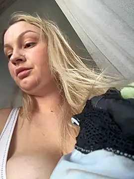 Teya moon  online show from December 21, 2024, 12:49 pm